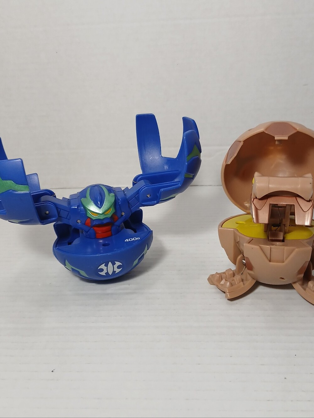 Bakugan Subterra Deka Juggernoid 400G Battle Brawlers Jumbo Tan 4" & Aquos Blue